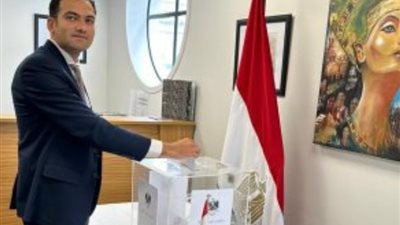 القنصل المصري في نيوزيلندا يدلى بصوته في الانتخابات الرئاسية
