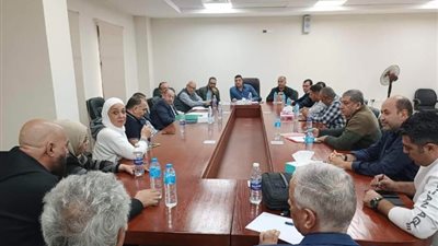 رئيس جهاز تنمية العبور يبحث مقترحات ومطالب سكان الحي السابع