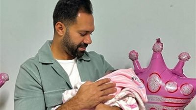 موقع الجمهور يهنئ حسني عبد ربه بمولودته صوفيا