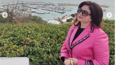 من جدة إلى تونس.. إلهام شاهين تشيد بمنطقة سيدي بوسعيد السياحية
