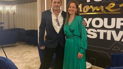 ريا أبي راشد تُعرب عن سعادتها بالحديث مع جوني ديب بمهرجان «البحر الأحمر»
