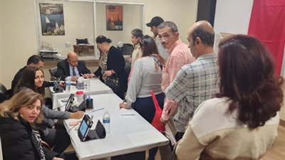 استمرار توافد  الناخبين للإدلاء بأصواتهم في اللحظات الأخيرة للتصويت بـ «لوس أنجلوس»
