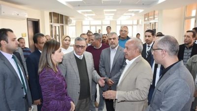 وزيرة الثقافة تتفقد مجمع الفنون المعاصرة ومكتبة 15 مايو