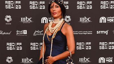 أبطال فيلم هجان على السجادة الحمراء بمهرجان البحر الأحمر (صور)