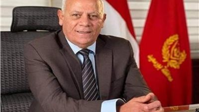محافظ بورسعيد يتفقد منافذ البيع المتنقلة بمبادرة تخفيض أسعار السلع