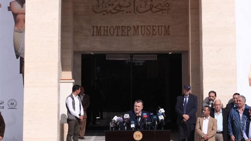 وزير السياحة والاثار