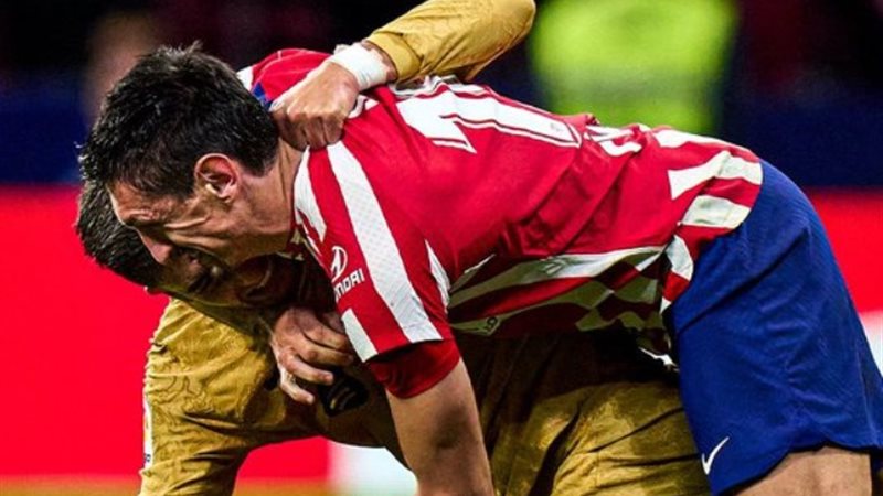 لاعبي أتليتك مدريد وبرشلونة