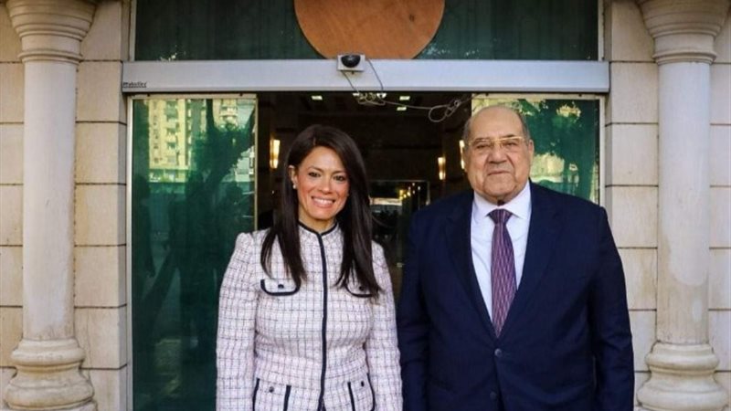 وزيرة التعاون الدولي والمستشار عبد الوهاب عبد الرازق