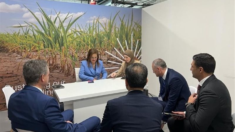 خلال الاجتماع