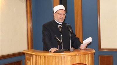 المفتي: الرئيس السيسي لم يتعامل مع مشكلات مصر  بـ