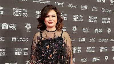 إلهام شاهين تهنئ صناع «أنف وثلاث عيون» بعد عرضه بمهرجان البحر الأحمر