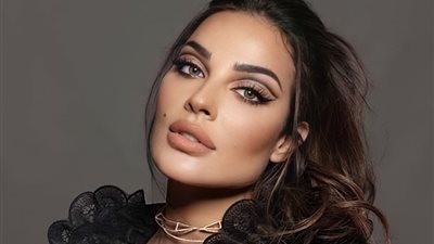 نادين نجيم مُعربة عن حبها للشتاء: «كتير بحب الشتي»