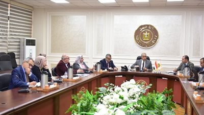 حسن شحاتة يتابع الإجراءات التنفيذية بشأن المنصة الإلكترونية للعمالة غير المنتظمة