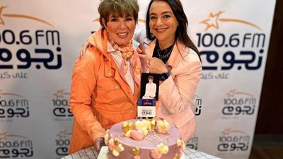«نجوم إف إم» تحتفل بتعافي نجوى إبراهيم من السرطان