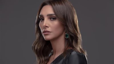 أميرة فراج تدعم المرأة الفلسطينية بأغنية «بنت قوية» ورسالة لـ«عزيز مرقة»