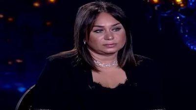 إنجي علي تنعي شقيق الفنان أحمد حلمي: «بقلب حزين خالص عزائى لصديقي»
