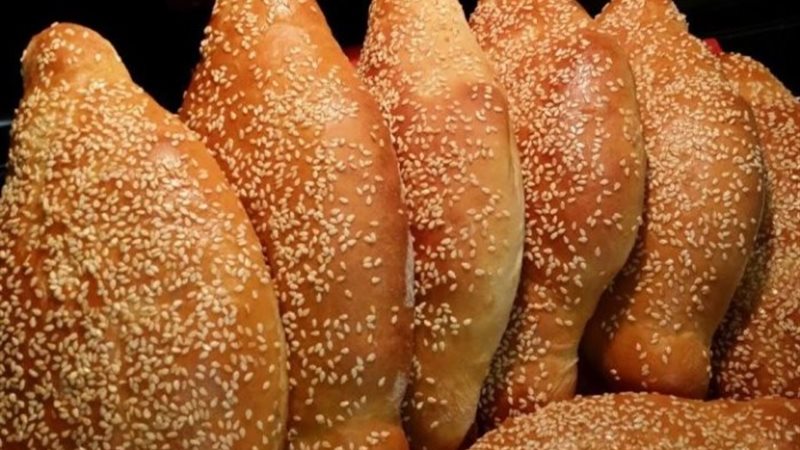 خبز بالسمسم