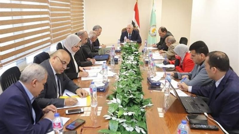 وزير الزراعة خلال الاجتماع