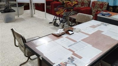 وصول الكراسي المتحركة إلى المقار الانتخابية لمساعدة المرضى في التصويت
