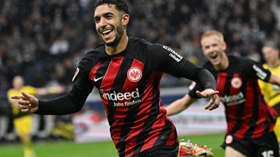 مرموش يسجل الهدف الأول لفرانكفورت في مرمي بايرن ميونخ