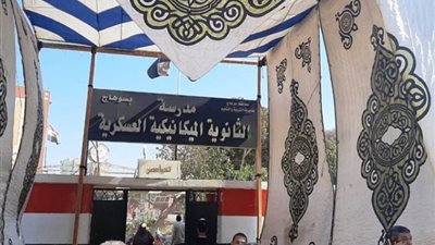 مظلات لحماية الناخبين من الشمس وكراسي لراحة كبار السن فى سوهاج