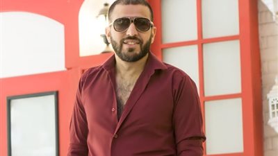 أحمد حسن راؤول يؤجل أعماله الغنائية.. تضامنًا مع القضية الفلسطينية
