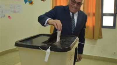 رئيس الهيئة العربية للتصنيع يدلي بصوته في الانتخابات الرئاسية