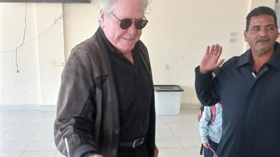 الفنان حسين فهمي يٌدلي بصوته في الانتخابات الرئاسية 2024