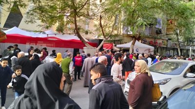 استمرار توافد المواطنين على لجان انتخابات الرئاسة بمدرسة أبانوب الثانوية بحلوان