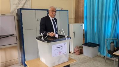 رئيس اتحاد الكرة يدلي بصوته في انتخابات الرئاسة بالأقصر
