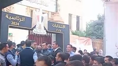 «القوة في الشباب».. إقبال كثيف من الناخبين على اللجان بمركز أشمون