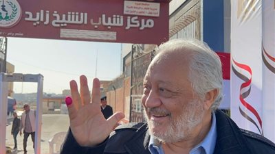 «الرئيس يختار الرئيس».. خالد زكي يدلي بصوته في الانتخابات