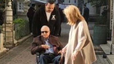 وزير الخارجية الأسبق يدلي بصوته في الانتخابات الرئاسية على كرسي متحرك