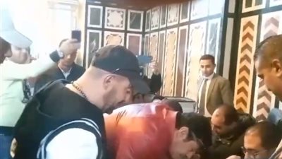 أحمد السقا وباسم سمرة وصلاح عبد الله وطارق لطفى يدلون بأصواتهم .. فيديو