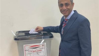مستشار وزير التجارة والصناعة يدلي بصوته في الانتخابات الرئاسية