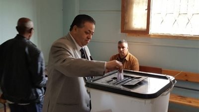 منسق حملة المرشح الرئاسي عبدالسند يمامة يُدلي بصوته في الانتخابات