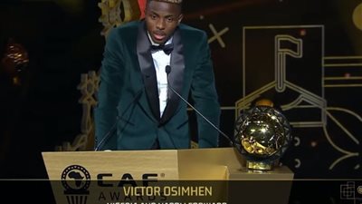 النيجيري فيكتور أوسيمين أفضل لاعب في إفريقيا لعام 2023