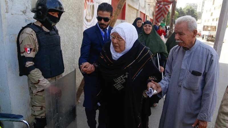 كبار السن باللجان الانتخابية أرشيفية