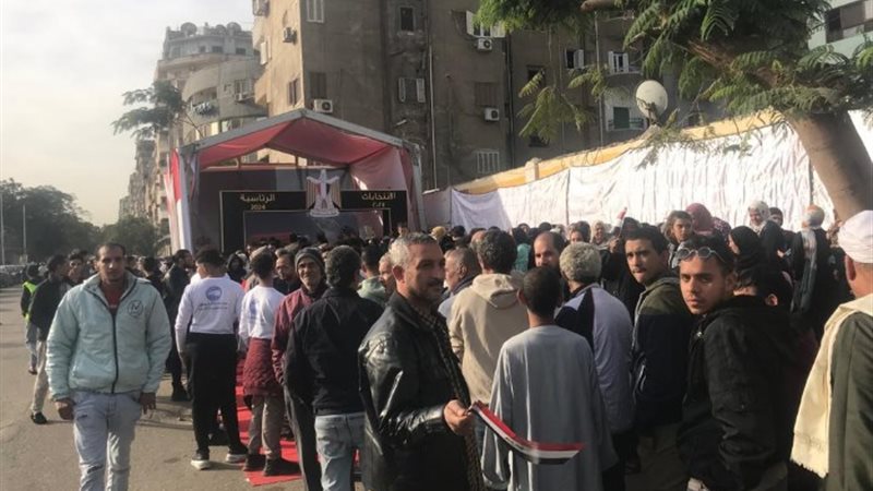 توافد المواطنين