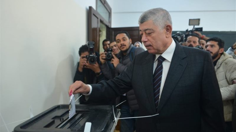 محمد ابراهيم وزير الداخلية الأسبق يدلي بصوته في انتخابات ال