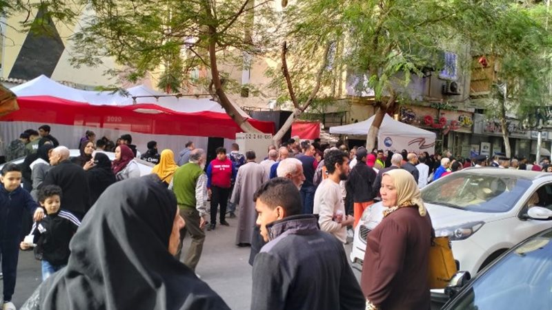 توافد المواطنين