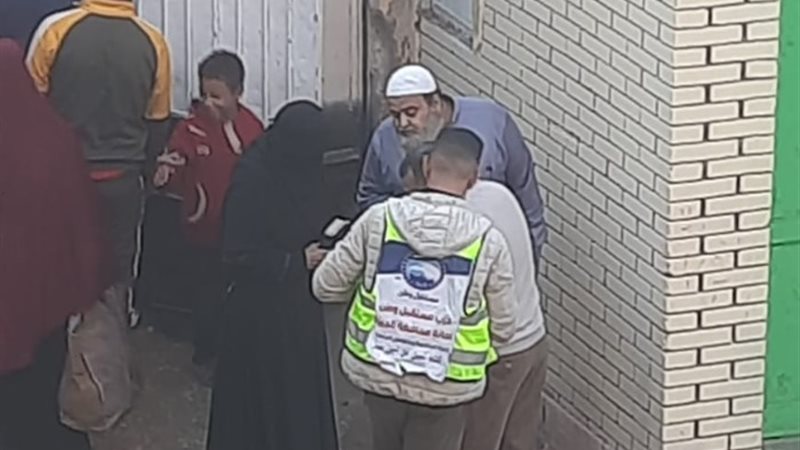 أعضاء حزب النور يساعدون المواطنين