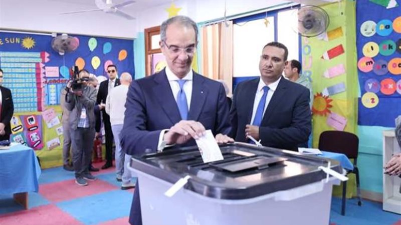 الدكتور عمرو طلعت