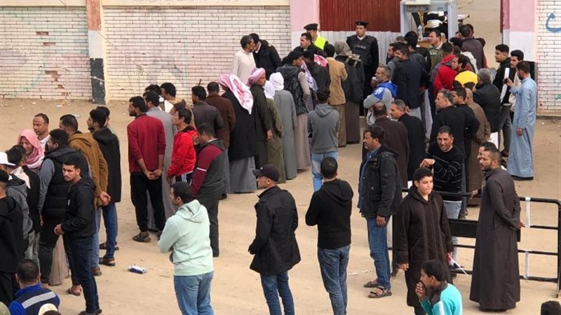 جانب من قبائل شمال سيناء أمام لجان الاقتراع