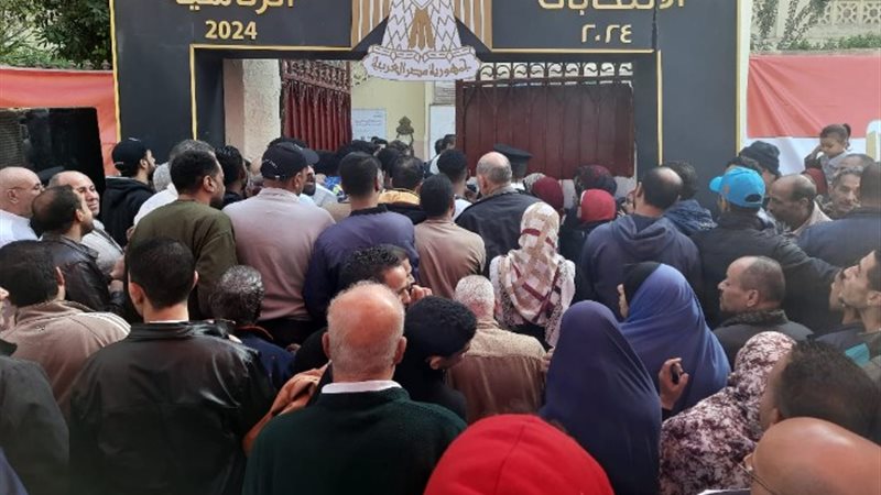 توافد المواطنين على اللجان الانتخاباية في يومها الثاني