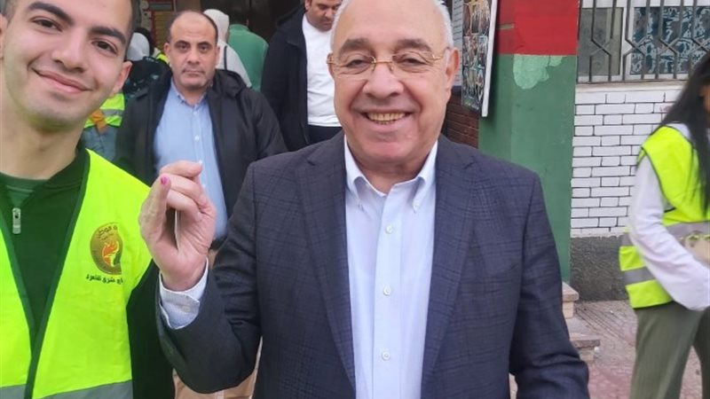 نائب رئيس الهيئة الإنجيلية يدلي بصوته في الانتخابات