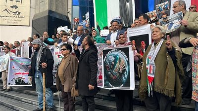 «بنعاديكي يا إسرائيل».. وقفة احتجاجية على سلم نقابة الصحفيين