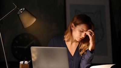 متطبقش في الشغل.. دراسة جديدة عن مخاطر العمل ليلا