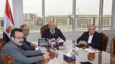 وزير الإسكان يتابع معدلات تنفيذ مشروع تحسين نوعية المياه بمصرف كيتشنر