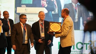 الجمعية المصرية للرعاية المركزة تكرم عددا من الأطباء